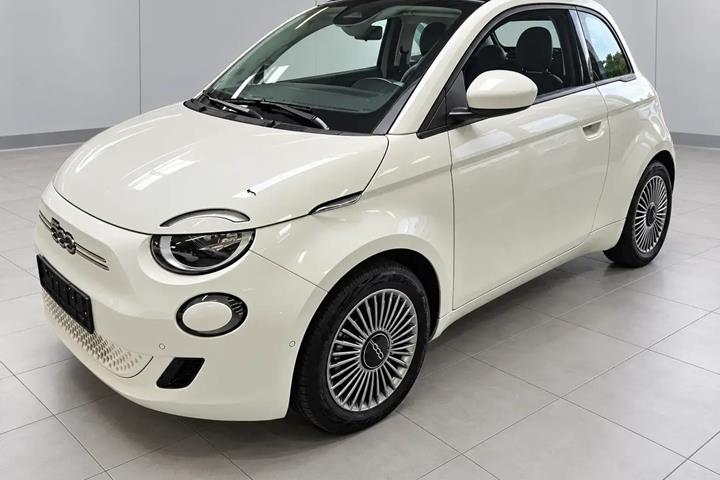 Hvid Fiat 500e fra 2023