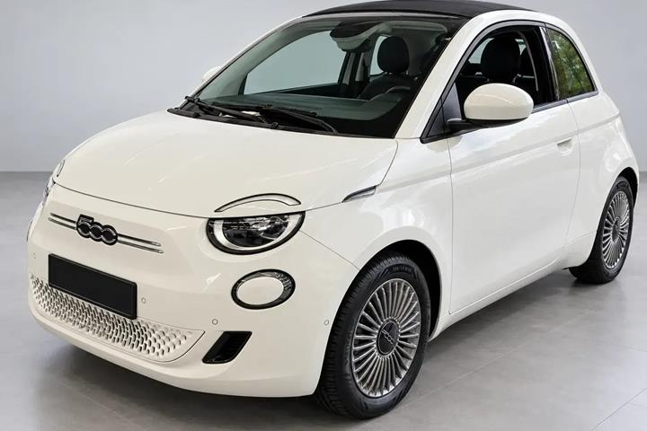 Hvid Fiat 500e fra 2023