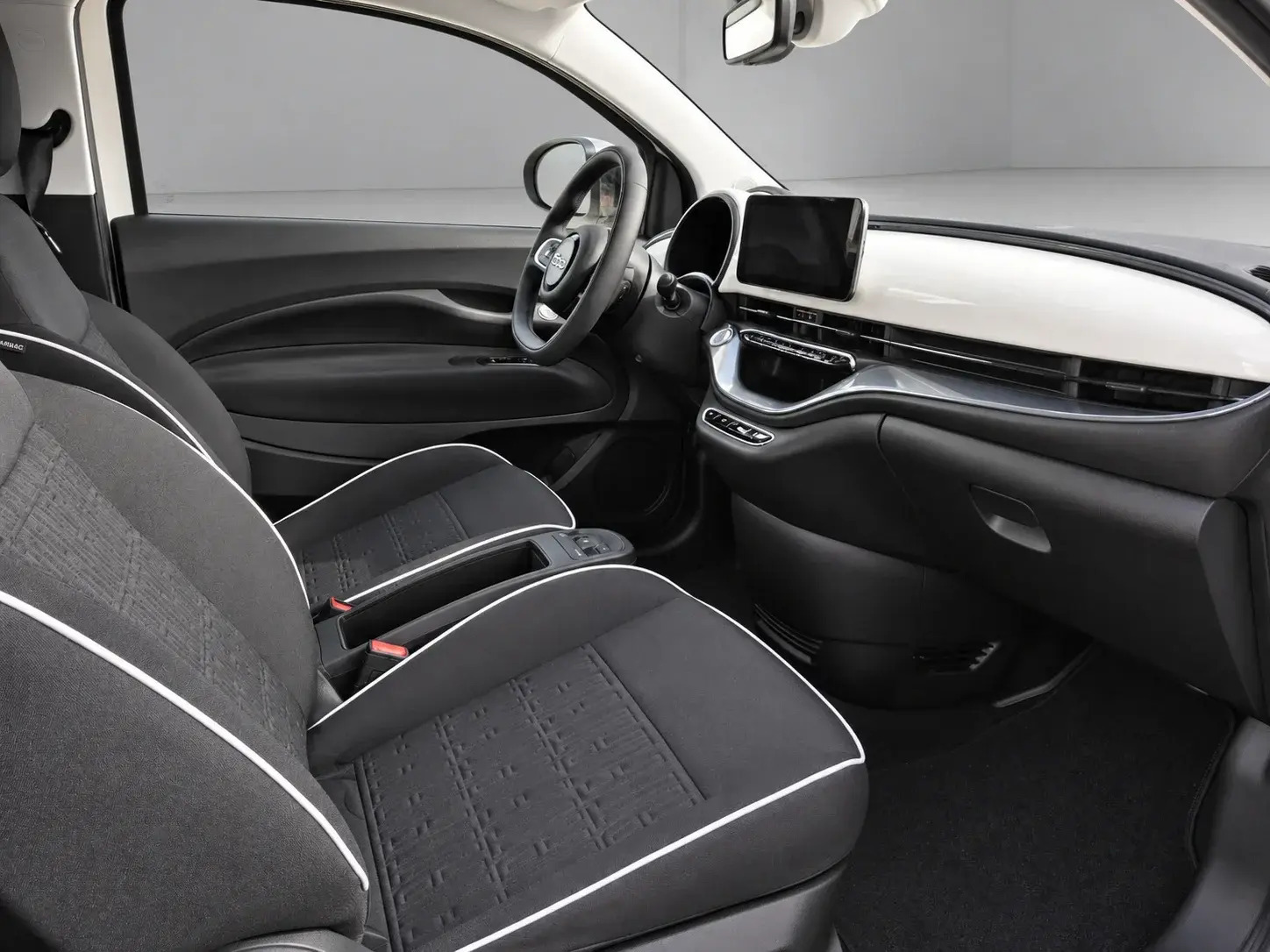 Hvid Fiat 500e fra 2023