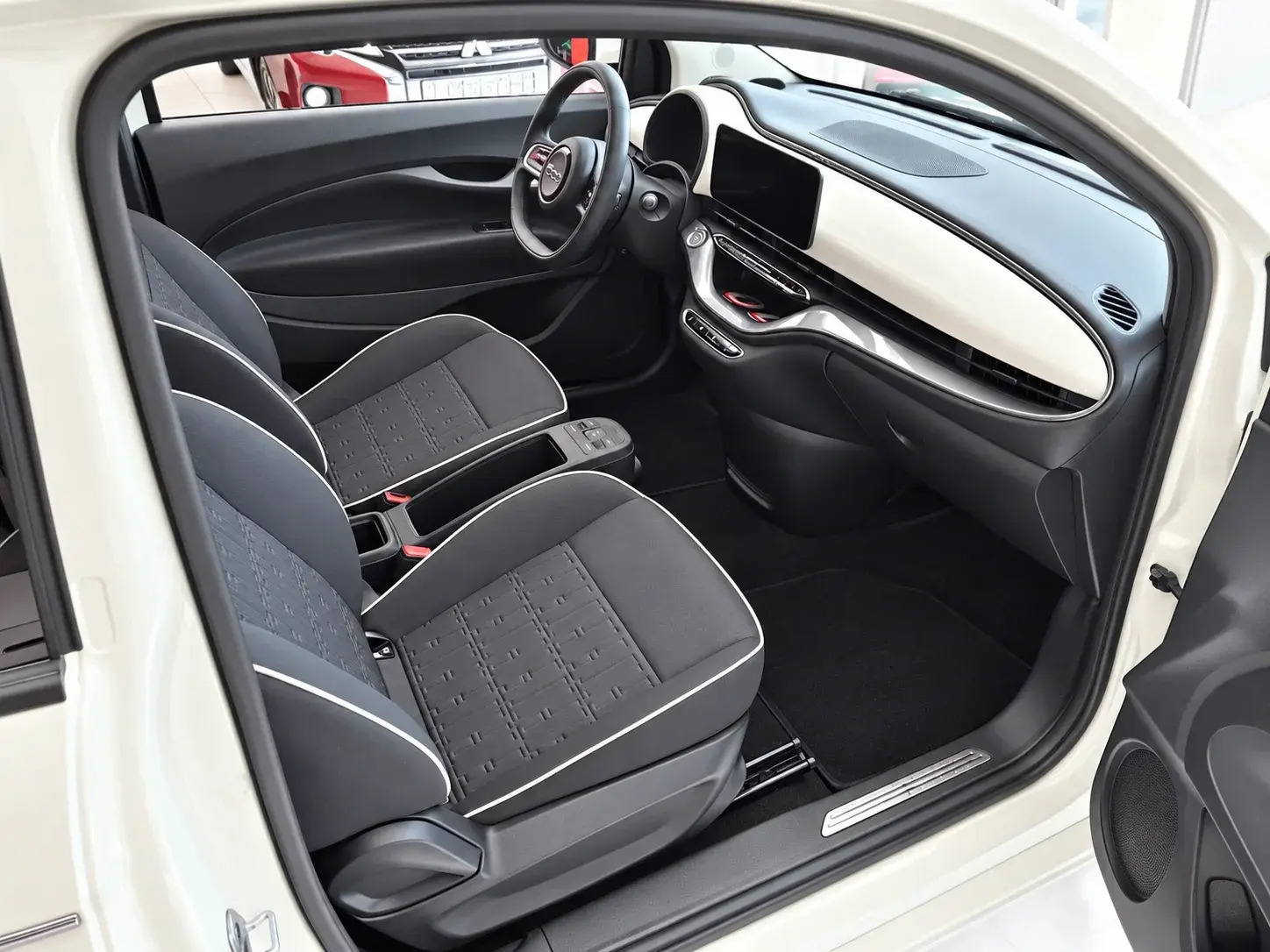 Hvid Fiat 500e fra 2023