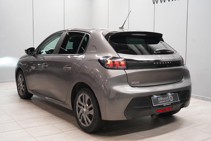 Grå Peugeot 208 fra 2021
