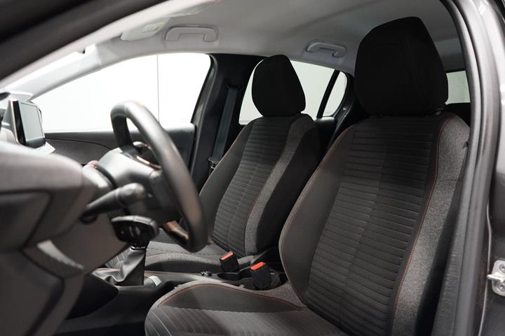 Grå Peugeot 208 fra 2021