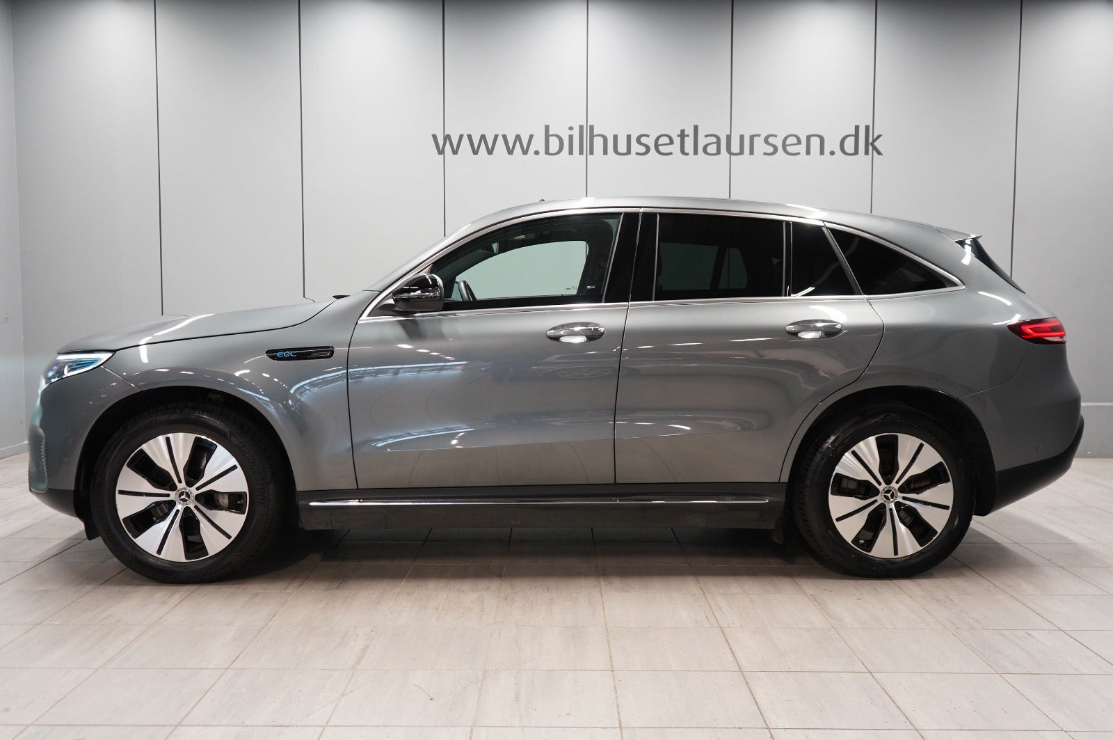Grå Mercedes EQC400 fra 2023