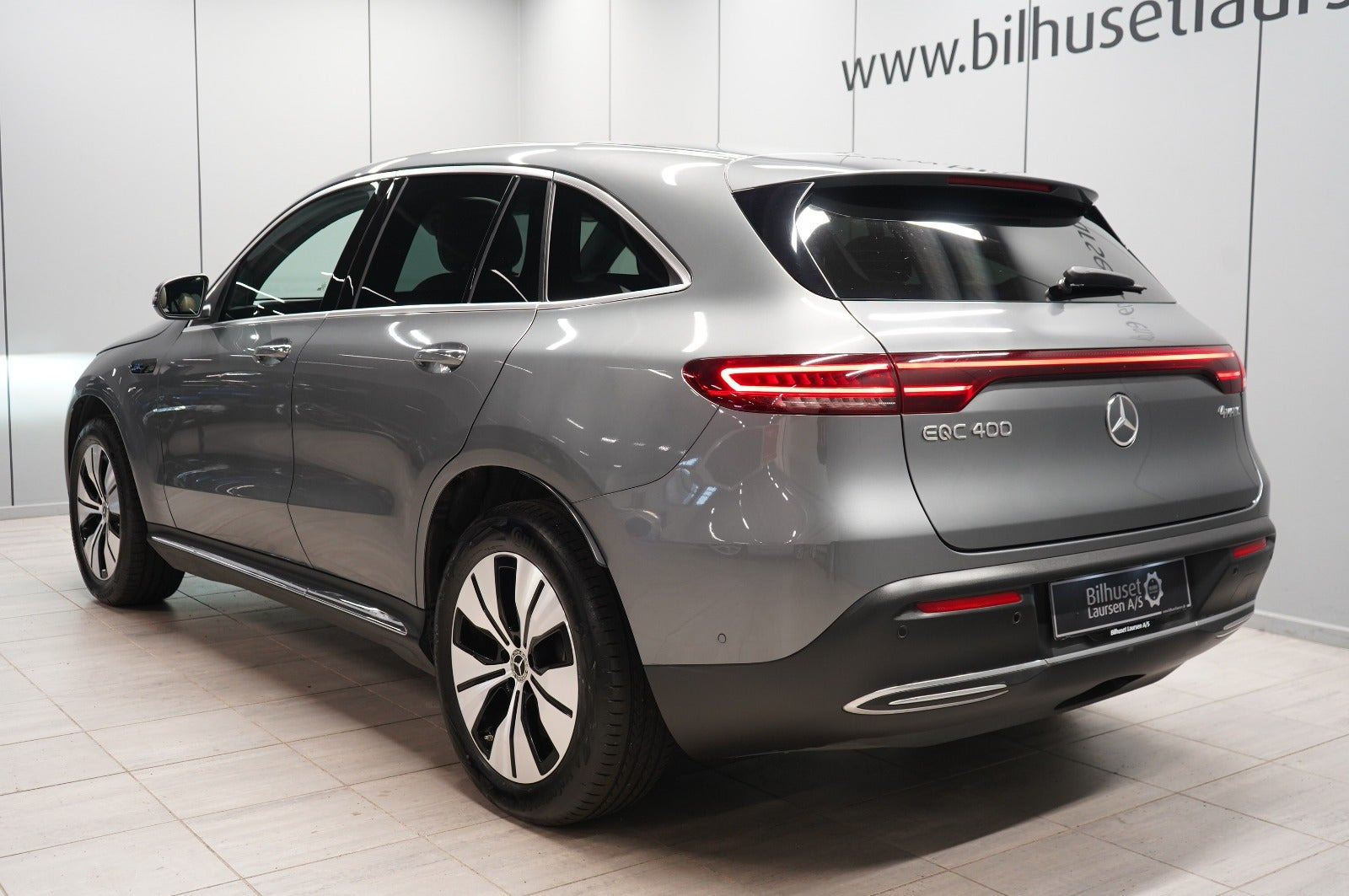 Grå Mercedes EQC400 fra 2023
