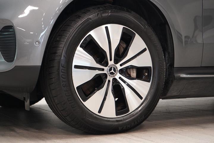 Grå Mercedes EQC400 fra 2023