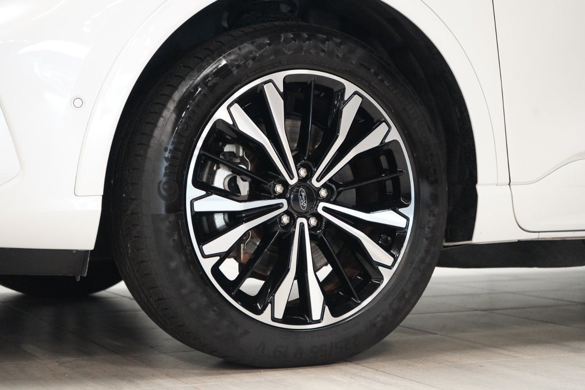 Hvid Ford Kuga fra 2021
