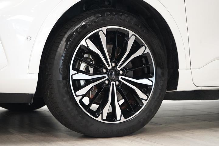 Hvid Ford Kuga fra 2021