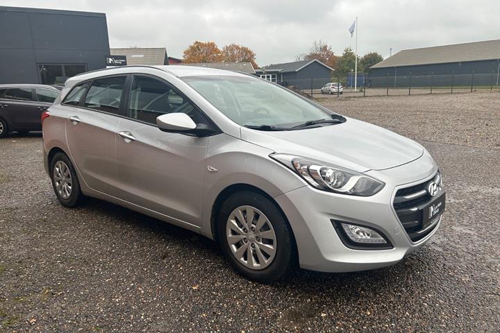 Sølv Hyundai i30 fra 2015