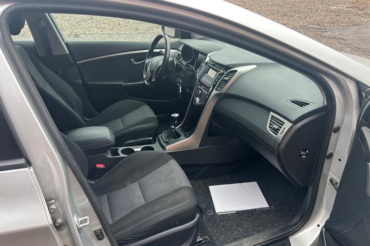 Sølv Hyundai i30 fra 2015