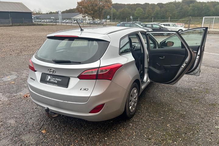 Sølv Hyundai i30 fra 2015