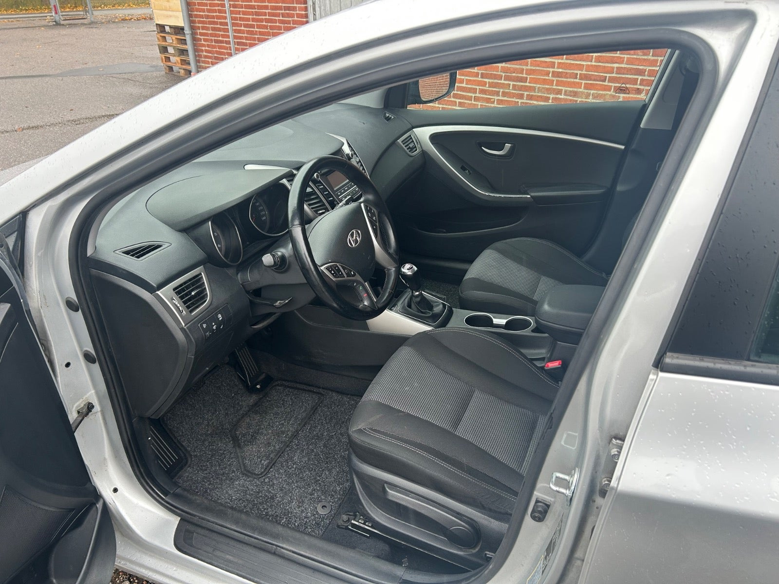 Sølv Hyundai i30 fra 2015
