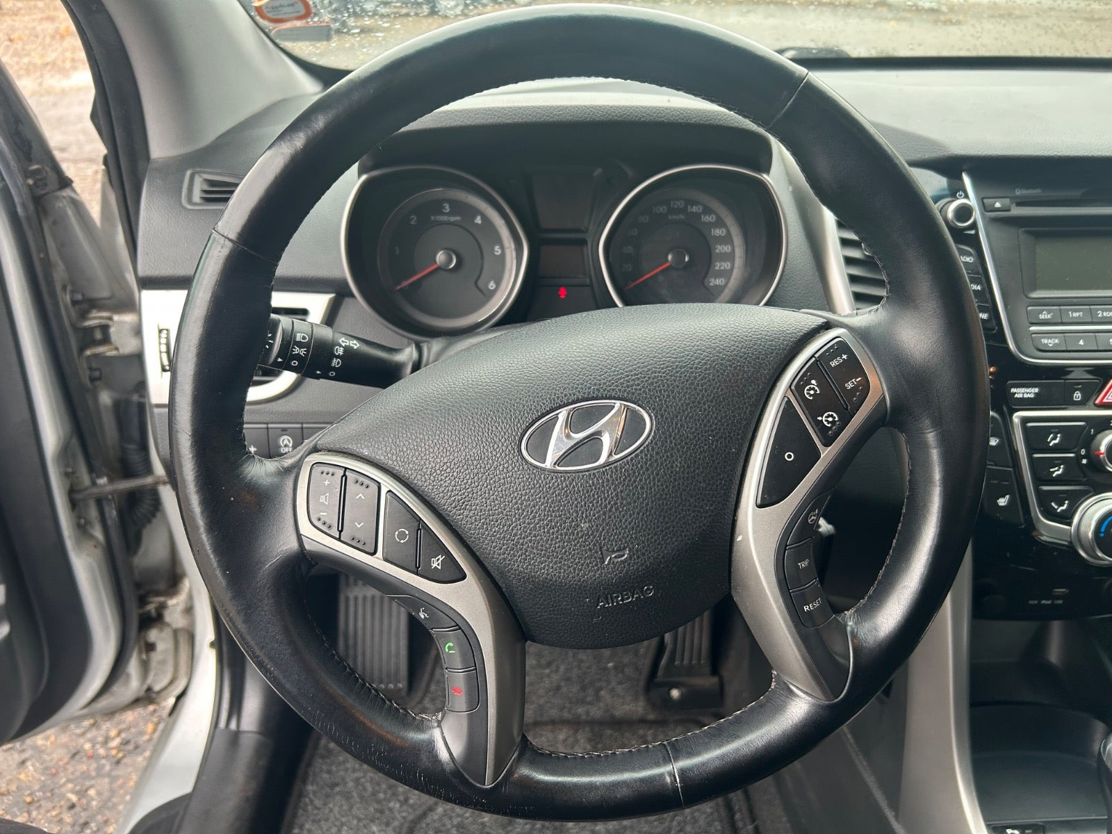 Sølv Hyundai i30 fra 2015
