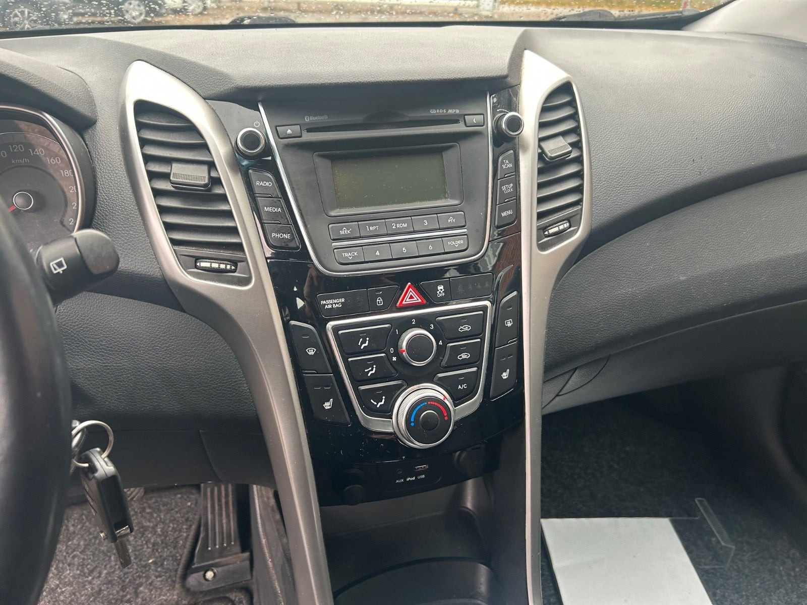 Sølv Hyundai i30 fra 2015