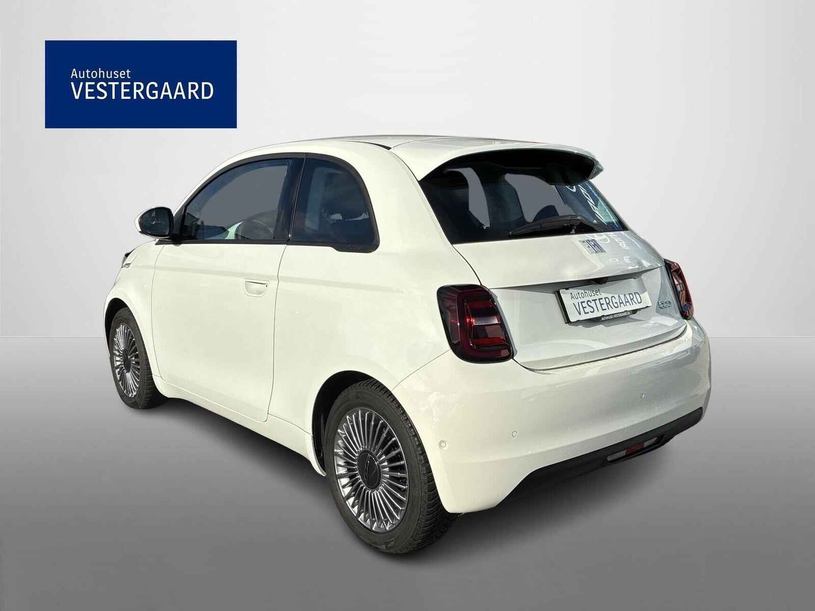 Hvid Fiat 500e fra 2023