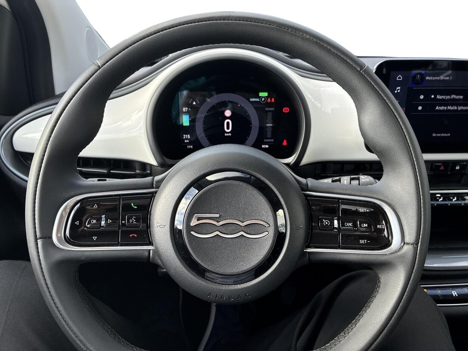 Hvid Fiat 500e fra 2023
