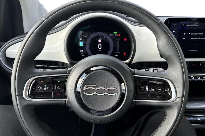 Hvid Fiat 500e fra 2023