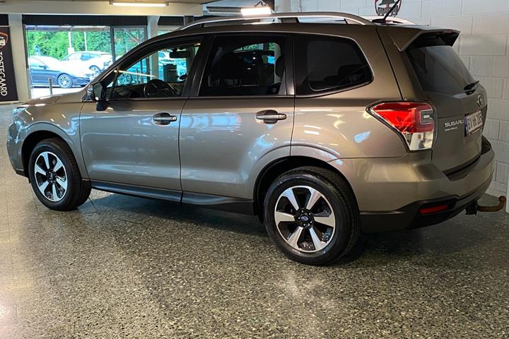Brun Subaru Forester fra 2017