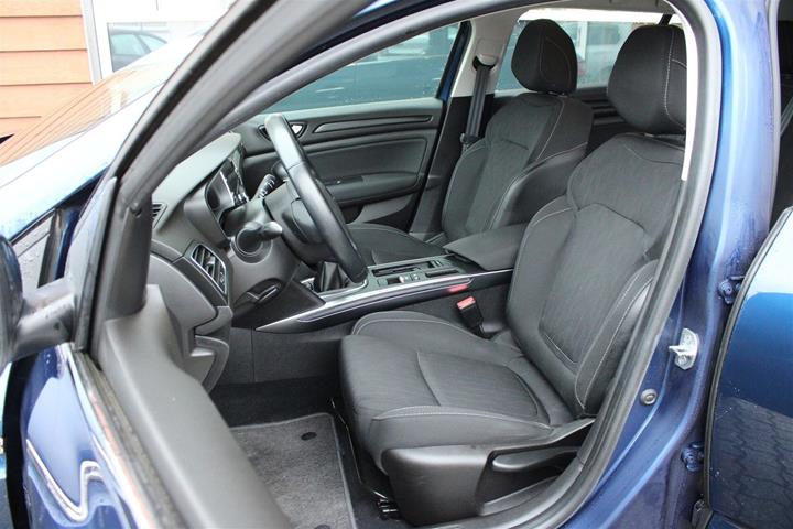 Blå Renault Megane IV fra 2019