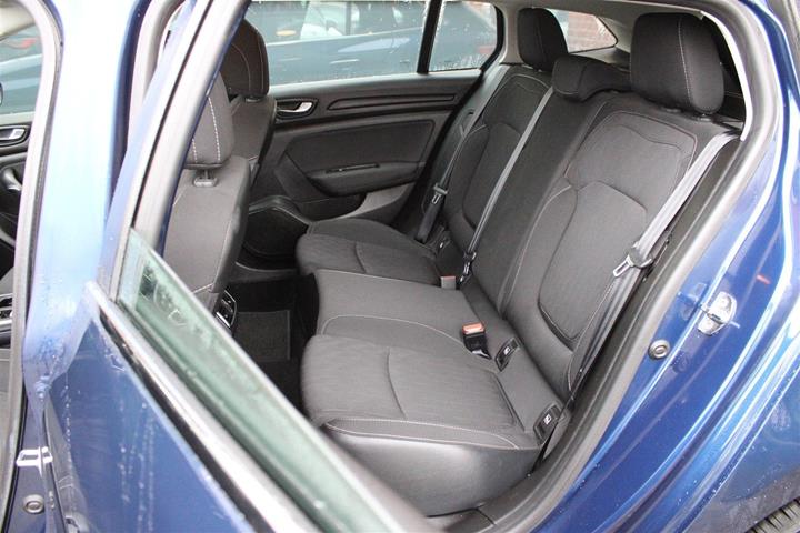 Blå Renault Megane IV fra 2019