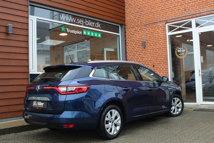Blå Renault Megane IV fra 2019