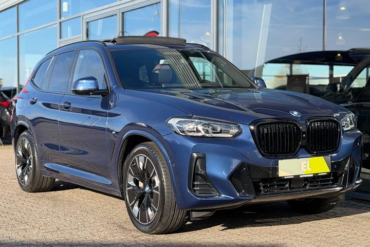 Blå BMW iX3 fra 2023