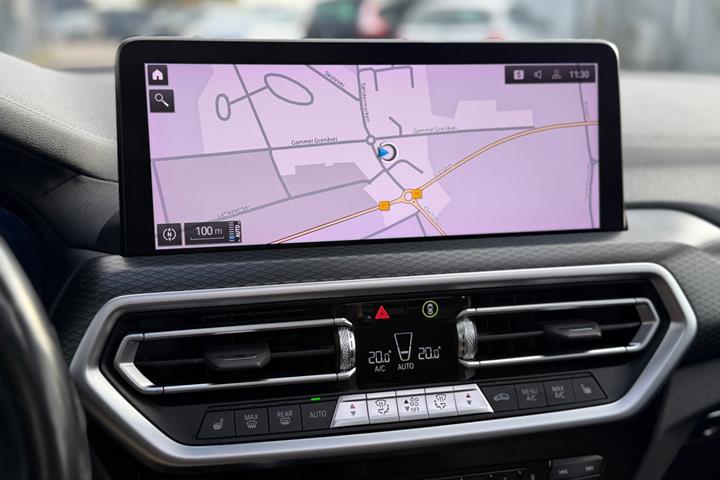 Blå BMW iX3 fra 2023
