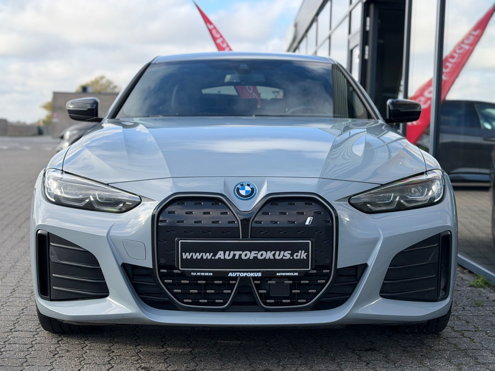 Grå BMW i4 fra 2024