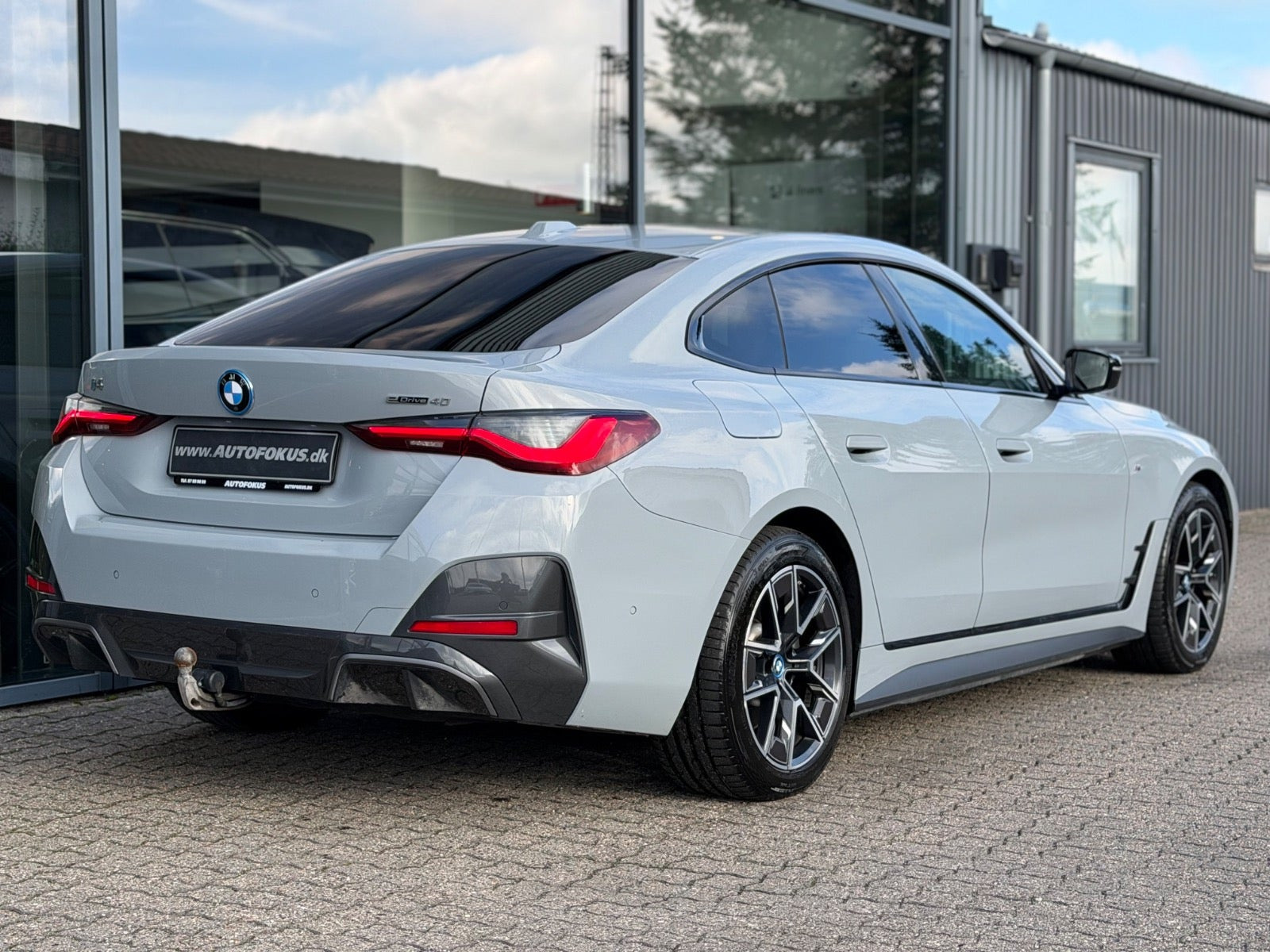 Grå BMW i4 fra 2024