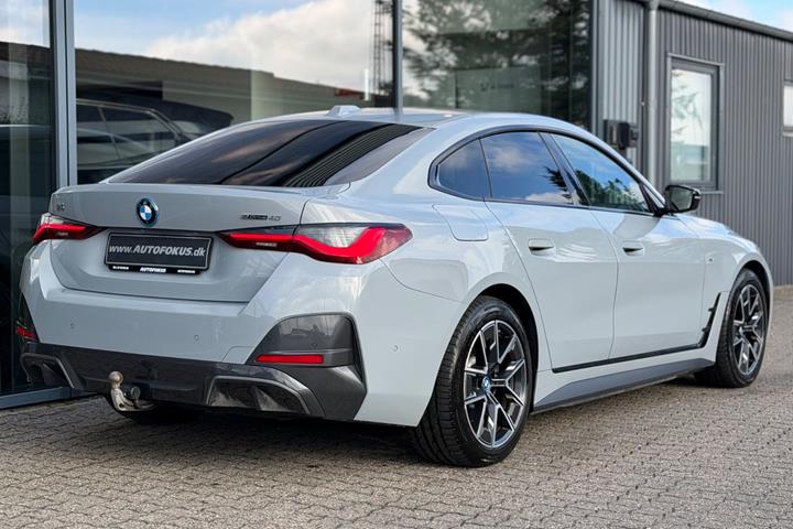 Grå BMW i4 fra 2024