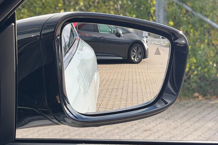 Grå BMW i4 fra 2024