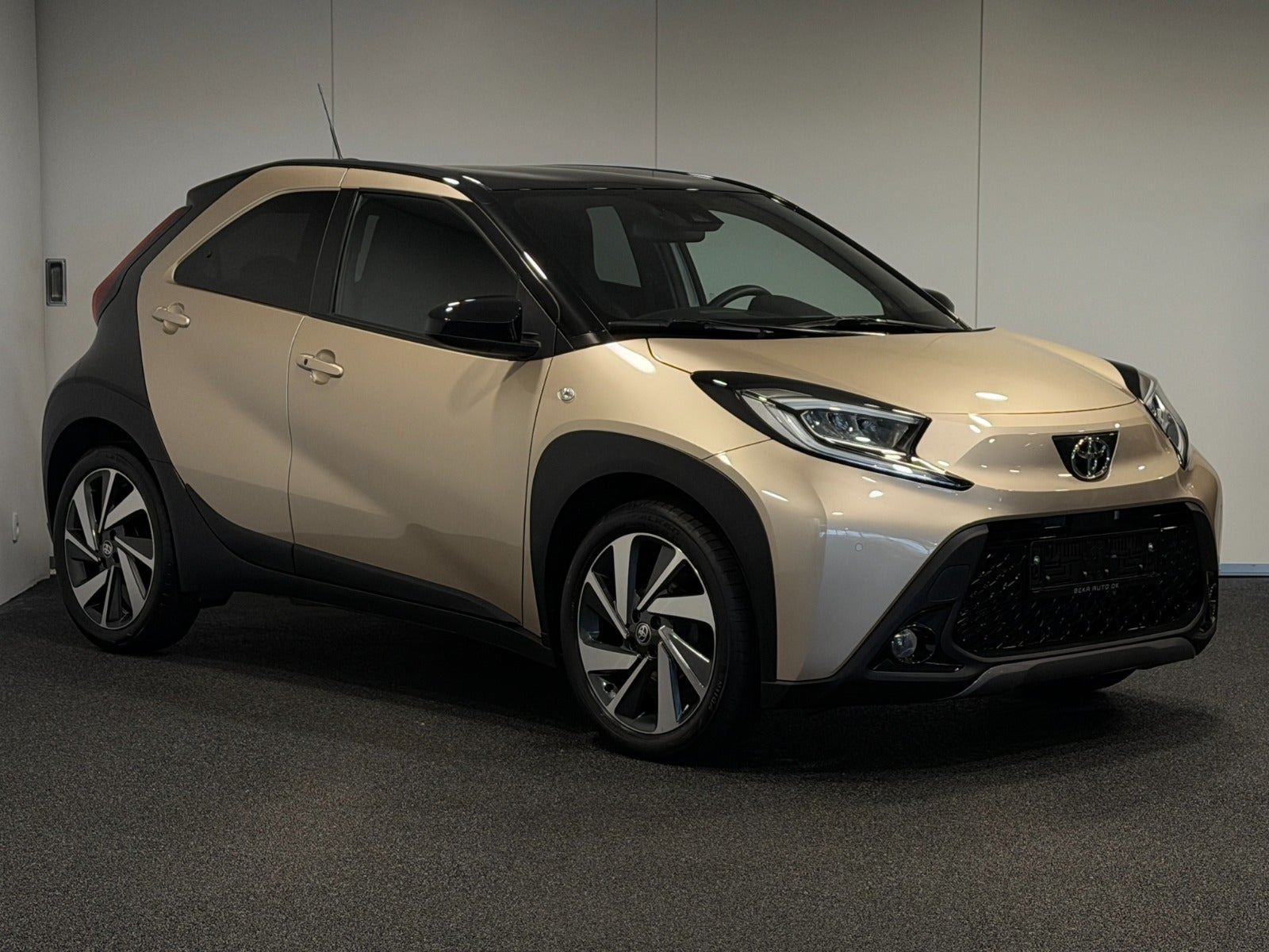 Orange Toyota Aygo X fra 2022