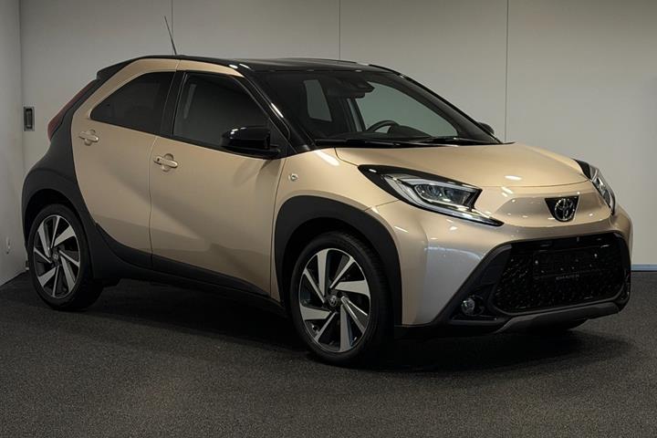 Orange Toyota Aygo X fra 2022