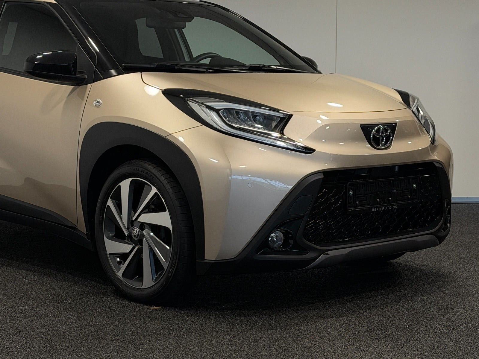 Orange Toyota Aygo X fra 2022