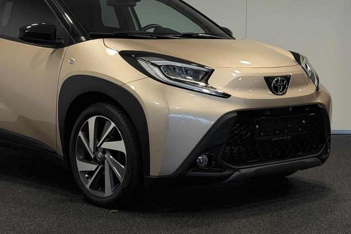 Orange Toyota Aygo X fra 2022