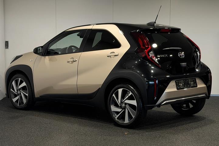 Orange Toyota Aygo X fra 2022