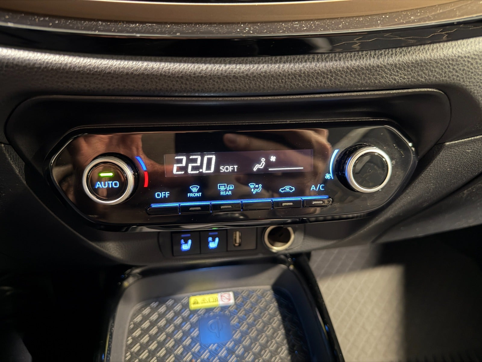 Orange Toyota Aygo X fra 2022