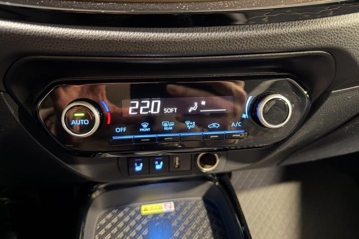 Orange Toyota Aygo X fra 2022