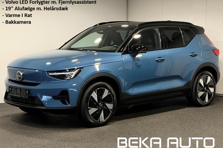Blå Volvo XC40 fra 2023