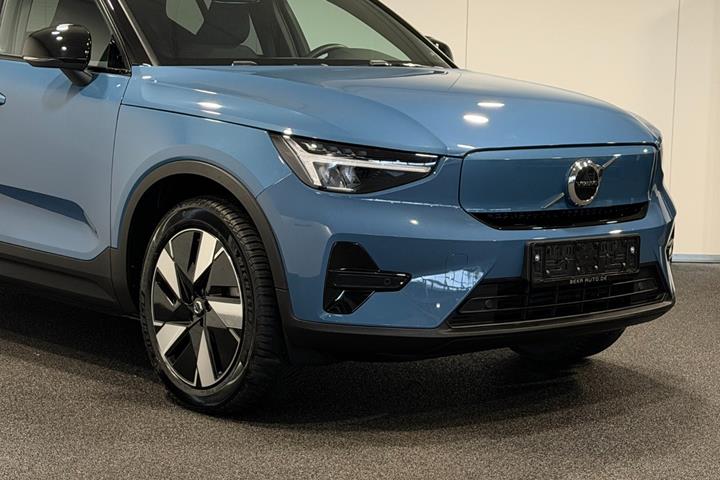 Blå Volvo XC40 fra 2023