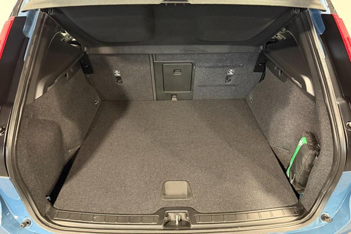 Blå Volvo XC40 fra 2023