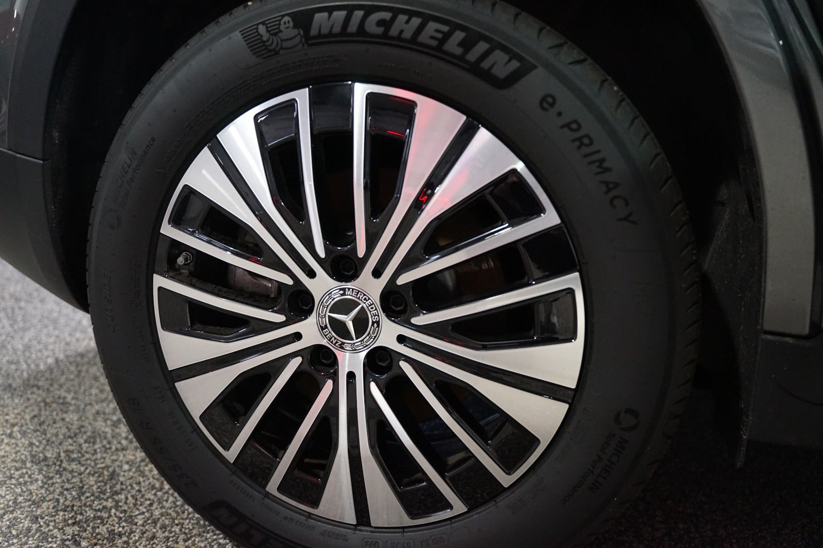 Grå Mercedes EQA250+ fra 2025
