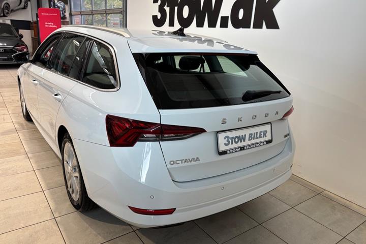 Hvid Skoda Octavia fra 2022