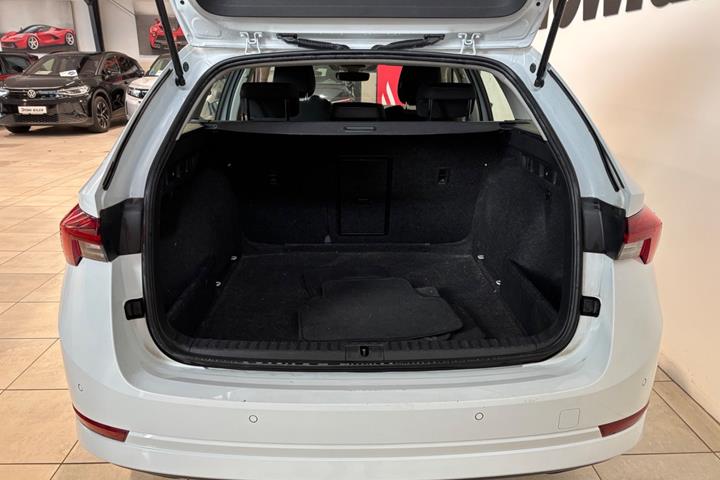 Hvid Skoda Octavia fra 2022