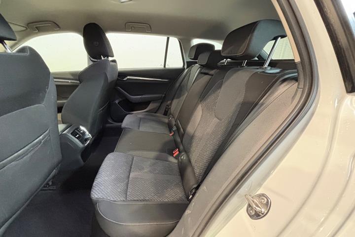 Hvid Skoda Octavia fra 2022