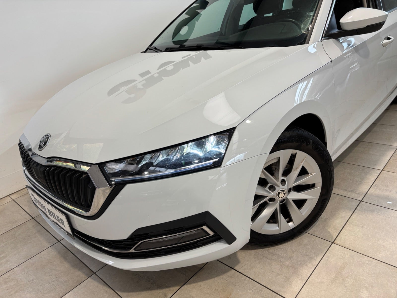 Hvid Skoda Octavia fra 2022