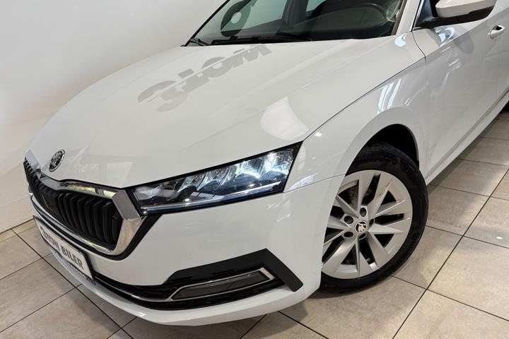 Hvid Skoda Octavia fra 2022