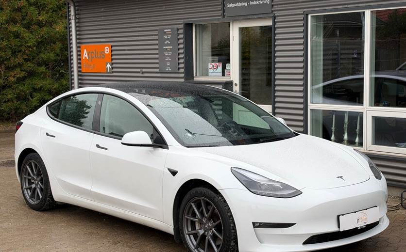 Tesla Model 3 Long Range AWD