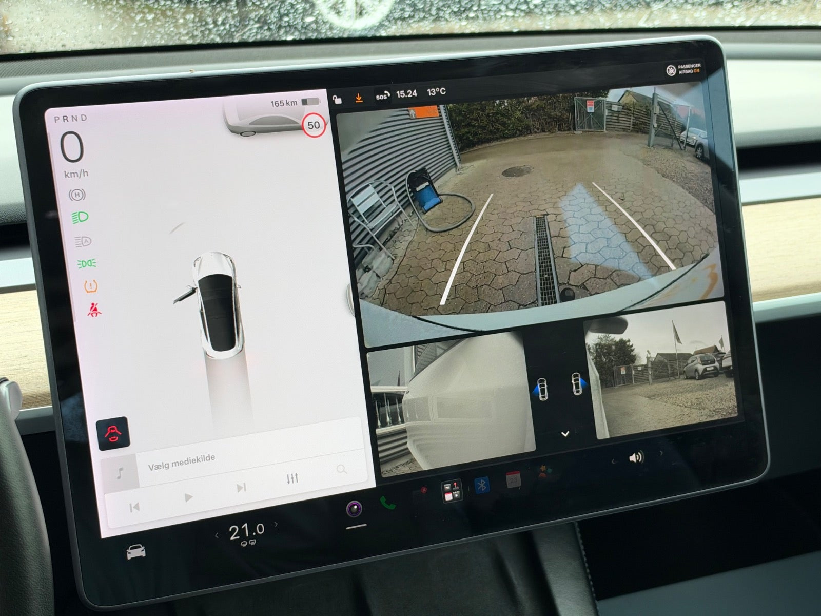 Grå Tesla Model 3 fra 2021