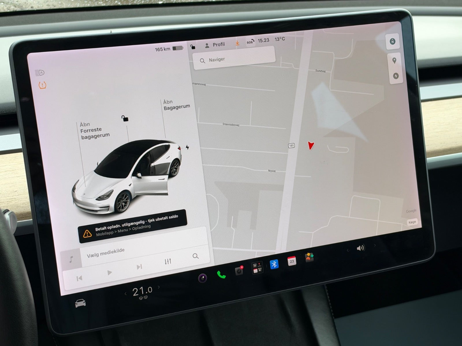 Grå Tesla Model 3 fra 2021