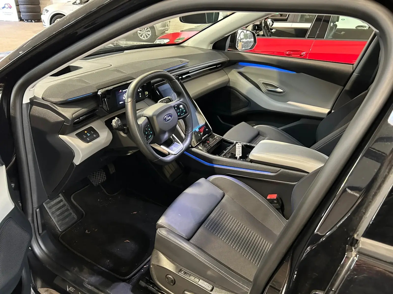 Sort Ford Explorer fra 2025